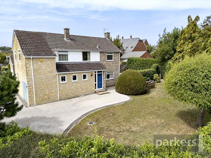 4 Bedroom Detached House For Sale In Cranbrook Drive, Kennington, Oxford, Oxfordshire, OX1