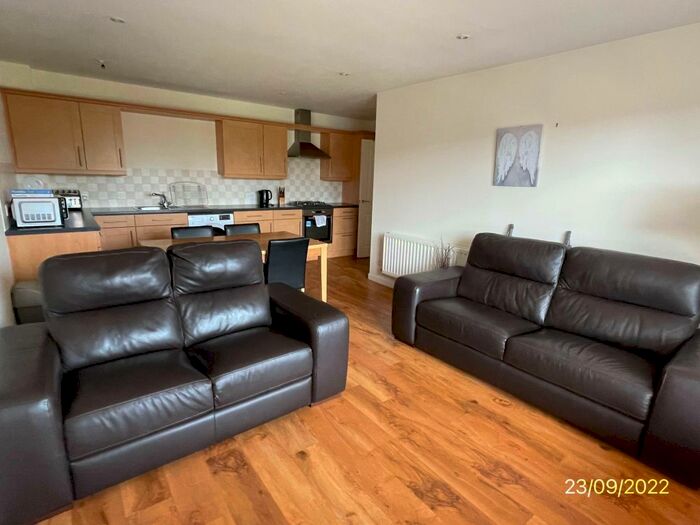 2 Bedroom Flat To Rent In Fraser Road, Top Floor First Left, Aberdeen, Aberdeenshire, AB25