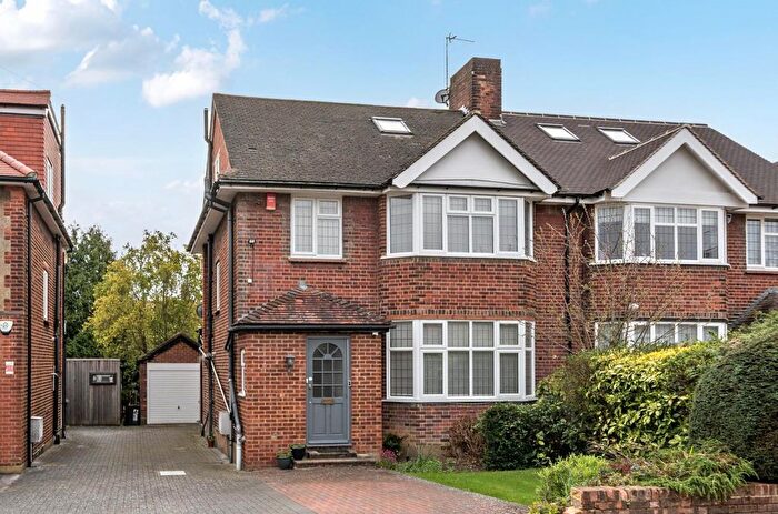 4 Bedroom Semi-Detached House For Sale In Offham Slope, Woodside Park, N12