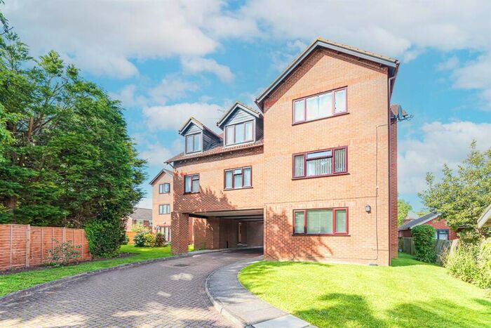 2 Bedroom Apartment To Rent In Sadlers Court, Winnersh, RG41