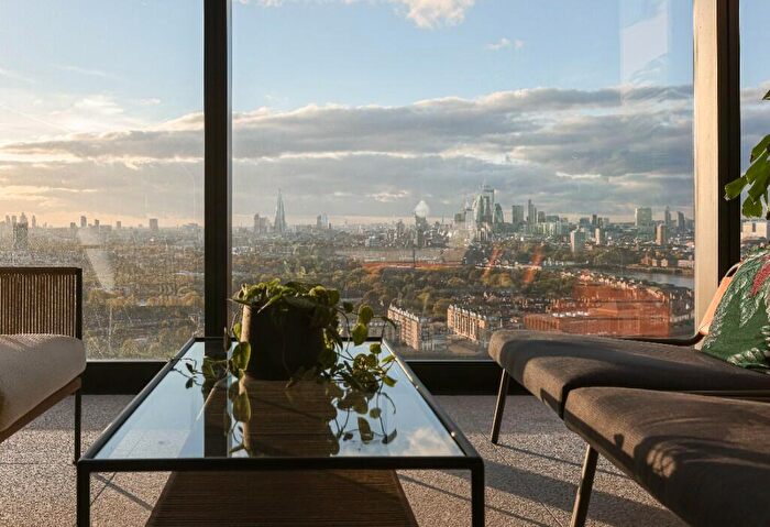 2 Bedroom Apartment To Rent In Landmark Pinnacle, Marsh Wall, London, E14