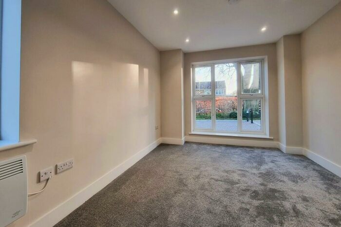 2 Bedroom Apartment For Sale In Waterlooville, Hampshire, PO7