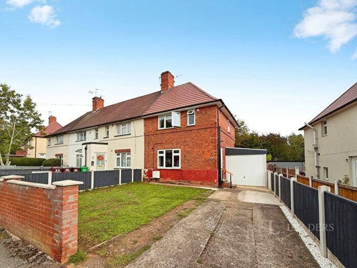 3 Bedroom Semi-Detached House To Rent In Minver Crescent, Nottingham, Nottinghamshire, NG8