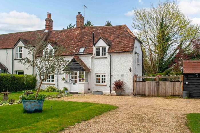 2 Bedroom Property For Sale In Aylesbury Road, Askett, HP27