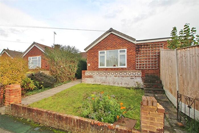 3 Bedroom Bungalow For Sale In Clinton Close, Knaphill, Woking, GU21