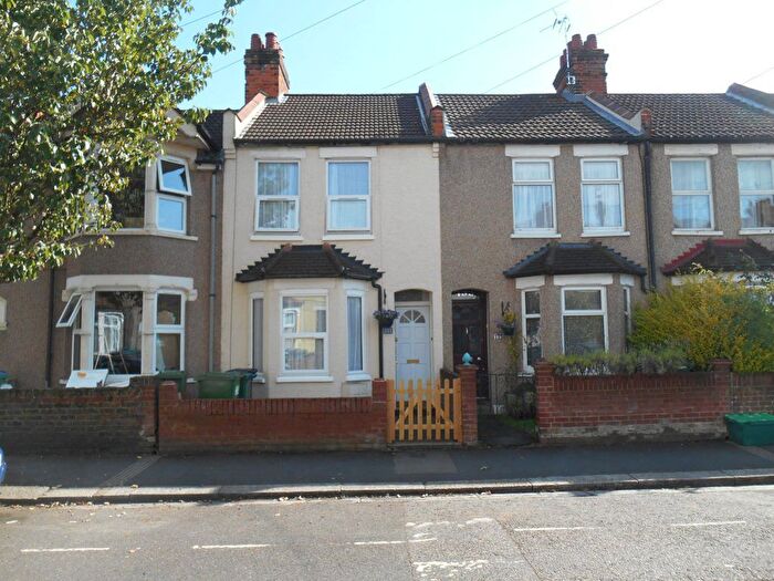 2 Bedroom Terraced House To Rent In Princes Avenue, Watford, WD18