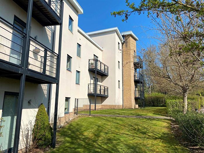2 Bedroom Apartment To Rent In Birtchnell Close, Berkhamsted, HP4