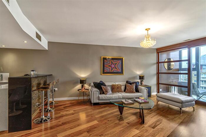 1 Bedroom Flat For Sale In Lombard Road, SW11