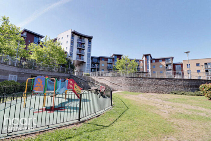 2 Bedroom Apartment For Sale In Kelvin Gate, Bracknell, RG12