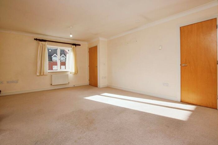 2 Bedroom Flat To Rent In Champs Sur Marne - Bradley Stoke, BS32