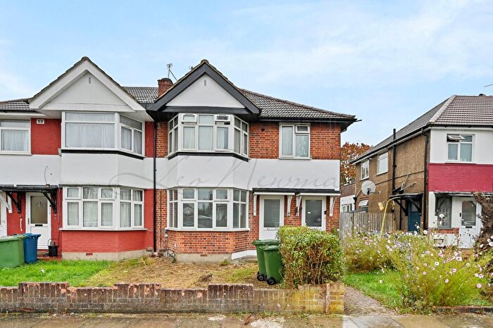 2 Bedroom Flat To Rent In Everton Drive, Stanmore, HA7