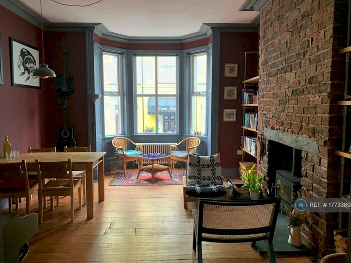 4 Bedroom End Of Terrace House To Rent In Church St, Caernarfon, LL55