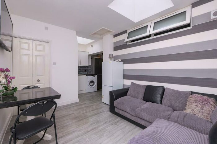 5 Bedroom House To Rent In Deep Pit Road, Bristol, BS5