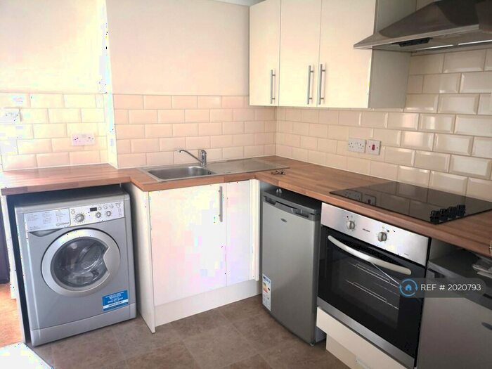 Studio To Rent In Hope Avenue, Bracknell, RG12