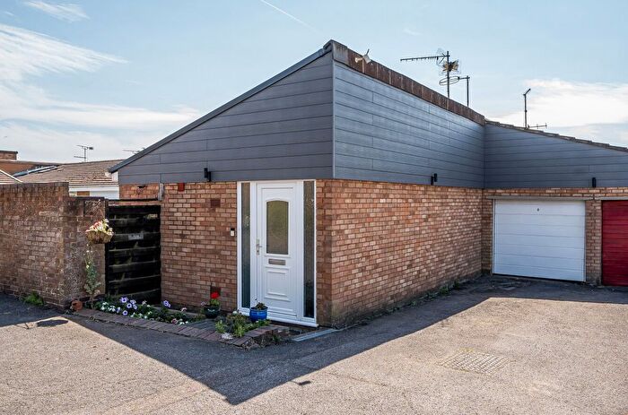 3 Bedroom Bungalow For Sale In Barn Meads Road, Wellington, Somerset, TA21