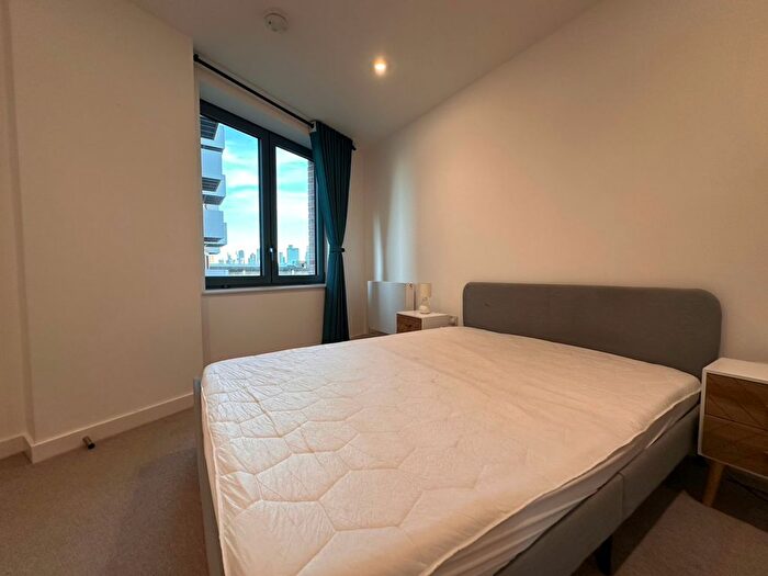 1 Bedroom Flat To Rent In Gillender Street, London, E3