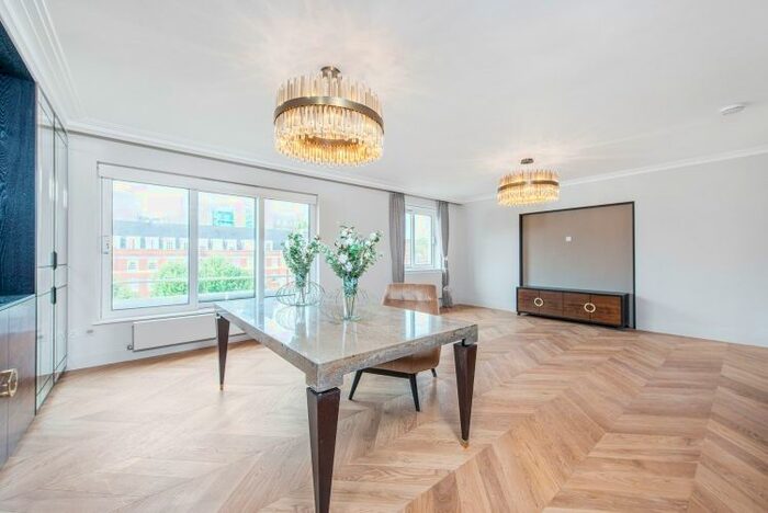 3 Bedroom Flat To Rent In Princes Gate, London, SW7