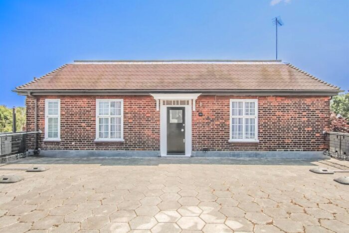 1 Bedroom Flat To Rent In West Heath Court, North End Road, Hampstead Garden Suburb, NW11