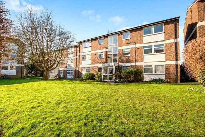 2 Bedroom Flat To Rent In Tonbridge Road, Maidstone, Kent, ME16