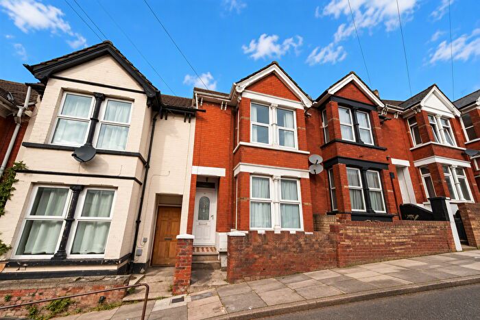1 Bedroom Flat To Rent In Institute Road, Chatham., ME4