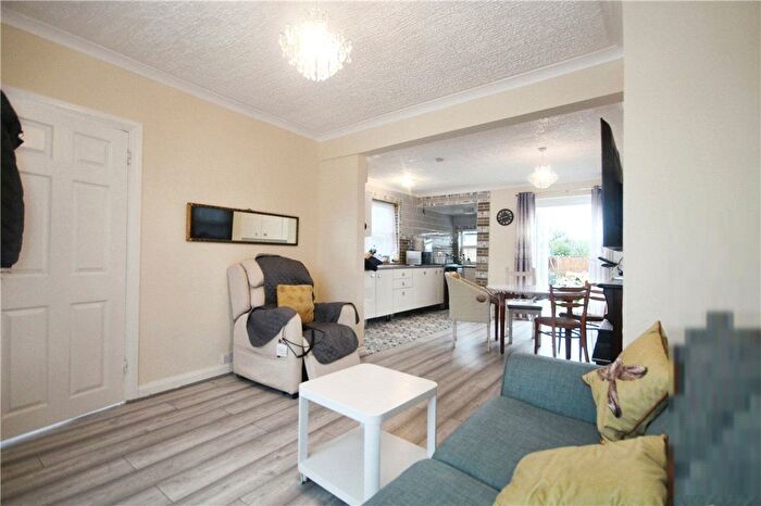 2 Bedroom End Of Terrace House To Rent In Marsh Lane, Addlestone, Surrey, KT15