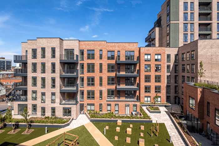 2 Bedroom Flat For Sale In Bell Road, Hounslow, TW3