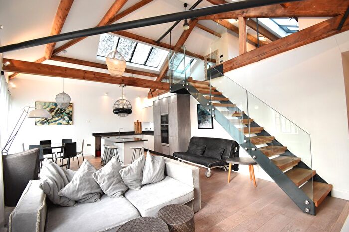 2 Bedroom Flat To Rent In Commercial Road, Exeter, EX2