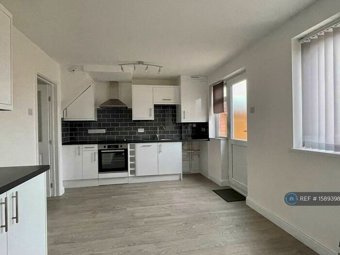 3 Bedroom Terraced House To Rent In Kimble Drive, Bedford, MK41