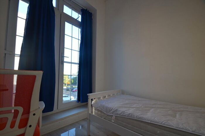 4 Bedroom Terraced House To Rent In Pontes Avenue, Hounslow, TW3
