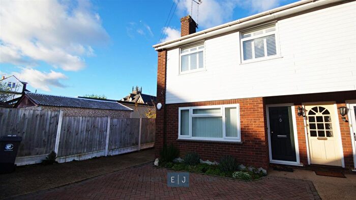 1 Bedroom Flat To Rent In Westbury Lane, Buckhurst Hill, IG9