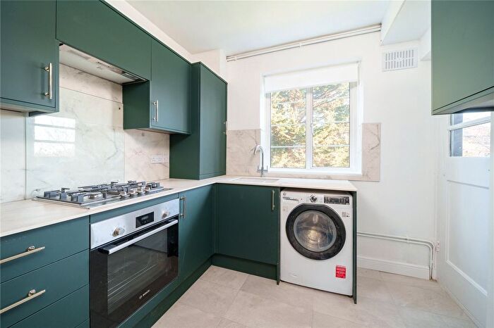 2 Bedroom Flat To Rent In The Limes, Limes Gardens, London, SW18