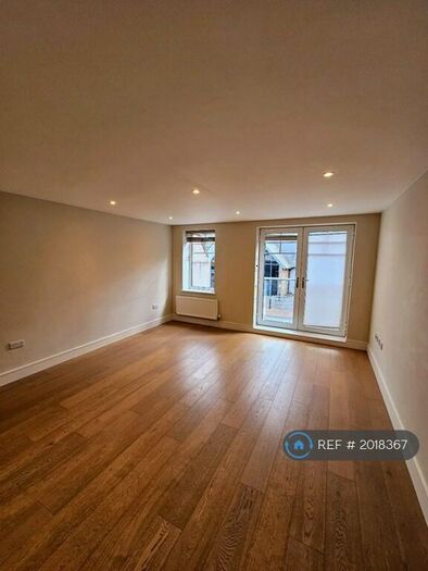 2 Bedroom Flat To Rent In Queens Ridge, Godalming, GU7