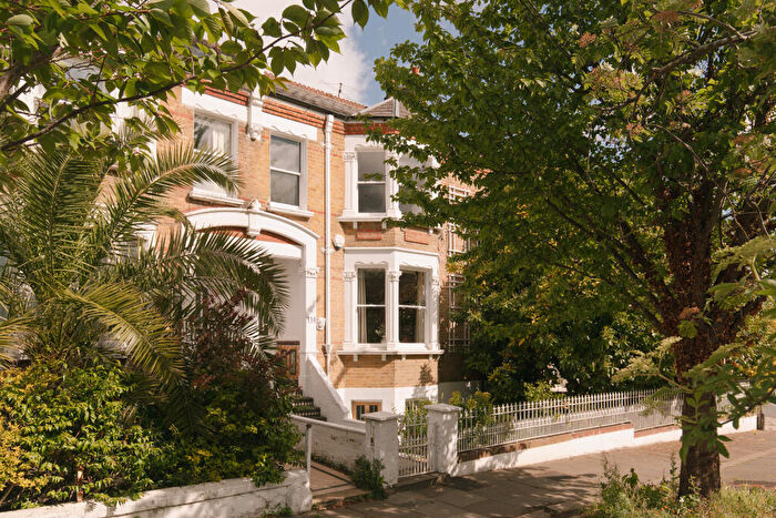 4 Bedroom End Of Terrace House For Sale In Tressillian Road, Lewisham, London, SE4
