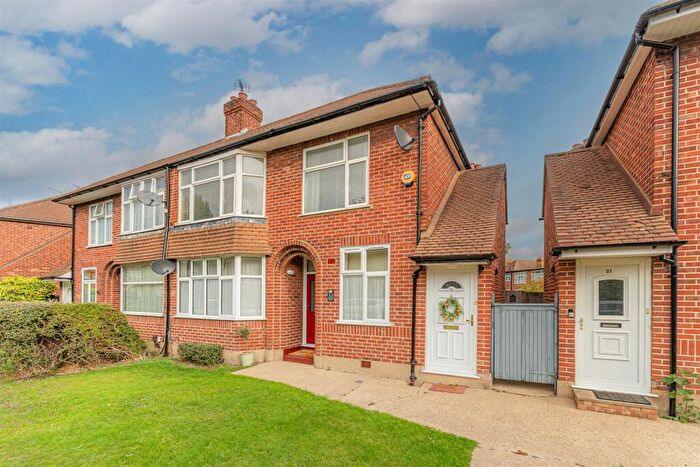2 Bedroom Maisonette For Sale In Bicknoller Road, Enfield, EN1