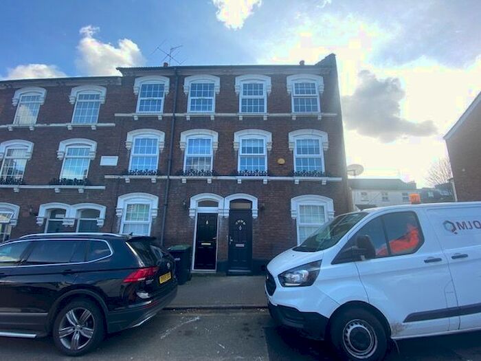 3 Bedroom End Of Terrace House To Rent In Liverpool Road, Luton, LU1