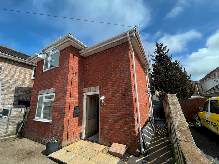 2 Bedroom Detached House To Rent In Winterbourne Road, Poole, BH15