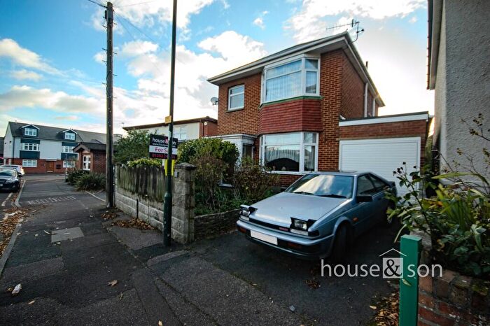3 Bedroom Detached House For Sale In Redhill Crescent, Bournemouth, BH9