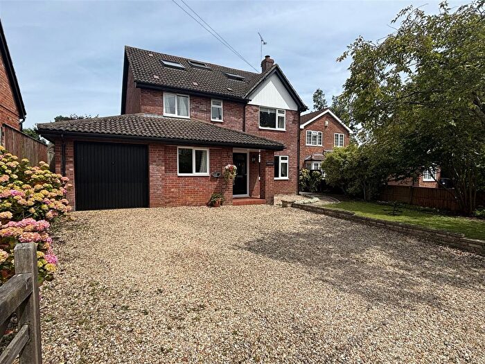 5 Bedroom Detached House For Sale In Wick Lane, Devizes, SN10