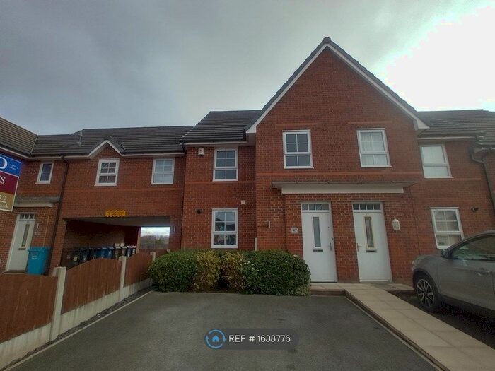 4 Bedroom Semi-Detached House To Rent In Holden Drive, Swinton, Manchester, M27