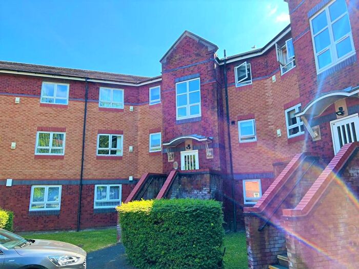 3 Bedroom Flat To Rent In Princes Gardens, City Centre, L3