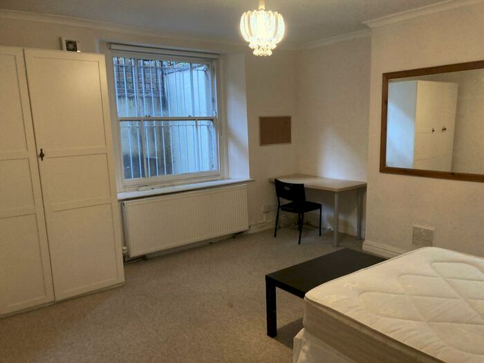 4 Bedroom Flat To Rent In Ref – Pembroke Road, BS8