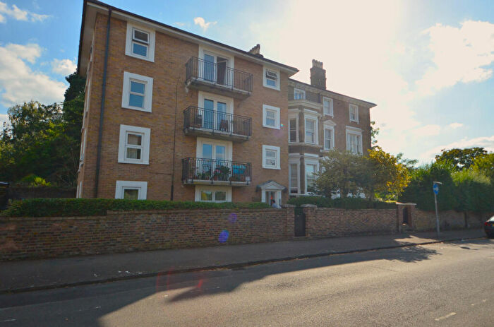 2 Bedroom Apartment To Rent In Uxbridge Road, Kingston Upon Thames, Surrey, KT1