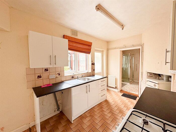 3 Bedroom Terraced House For Sale In Hawthorn Road, Kettering, NN15
