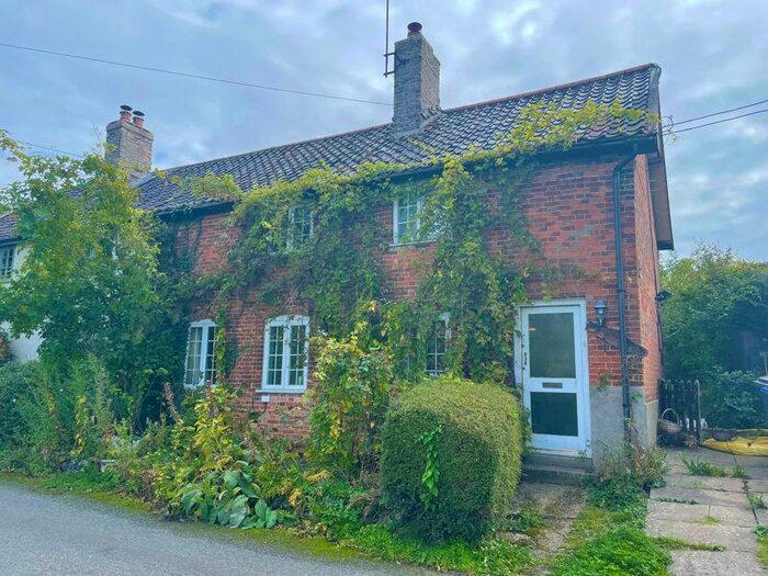 3 Bedroom Semi-Detached House For Sale In Fen Road, Pakenham, IP31