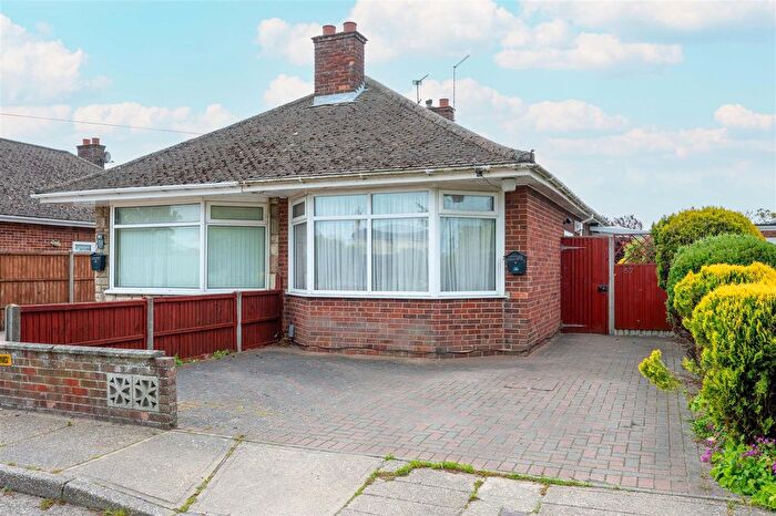 2 Bedroom Semi-Detached Bungalow For Sale In Beccles Road, Bradwell, Great Yarmouth, NR31