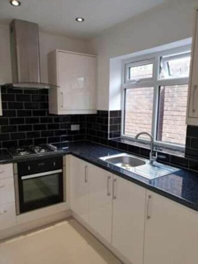 1 Bedroom Flat To Rent In The Crescent, Slough, SL1