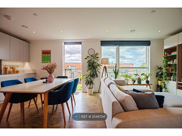 2 Bedroom Flat To Rent In Danson Mews, London, SE17