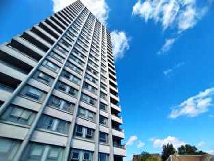 2 Bedroom Flat To Rent In Mallard Point, Rainhill Way, E3