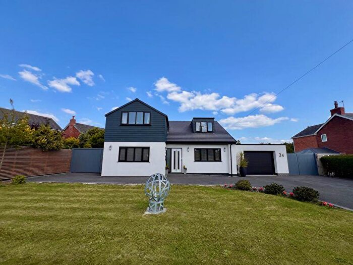 4 Bedroom Detached House To Rent In Golf Open - Vicarage Lane, Banks - Sleeps, PR9