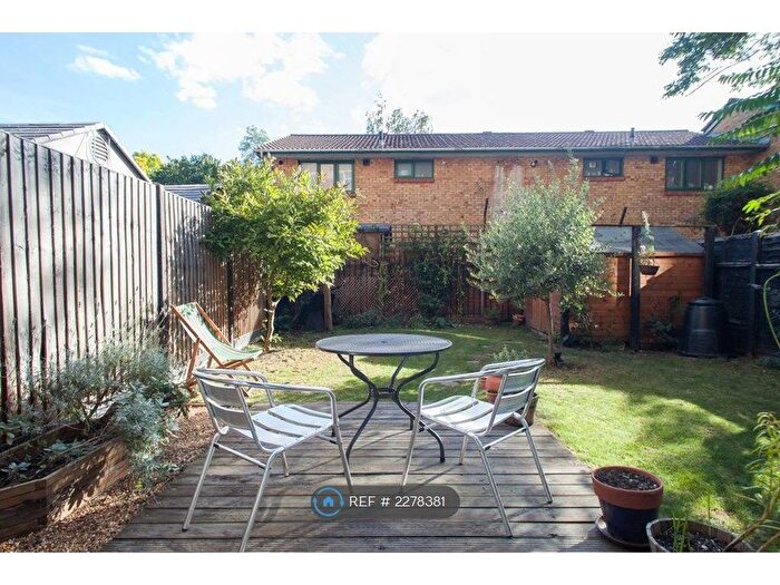 1 Bedroom Flat To Rent In Lee Street, London, E8